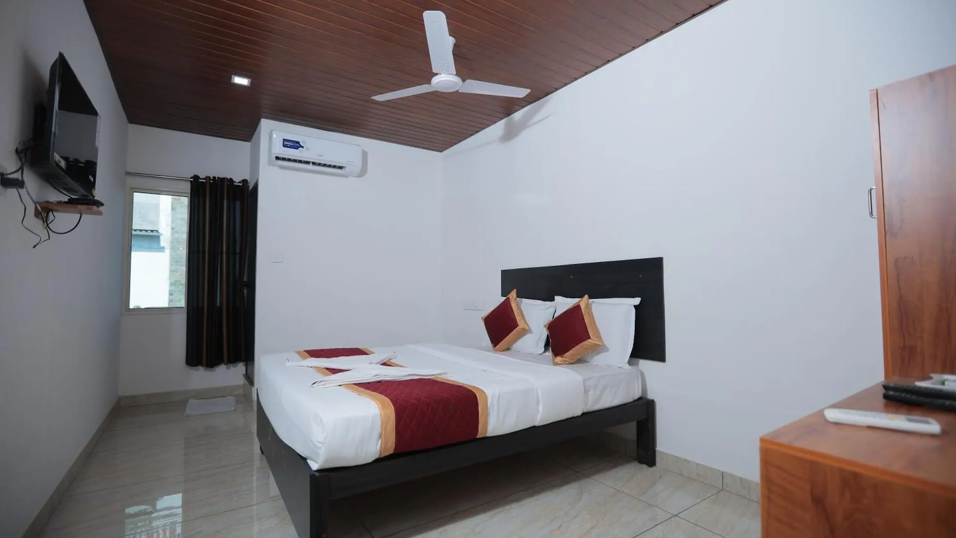 Kochi Gem Suites מלון