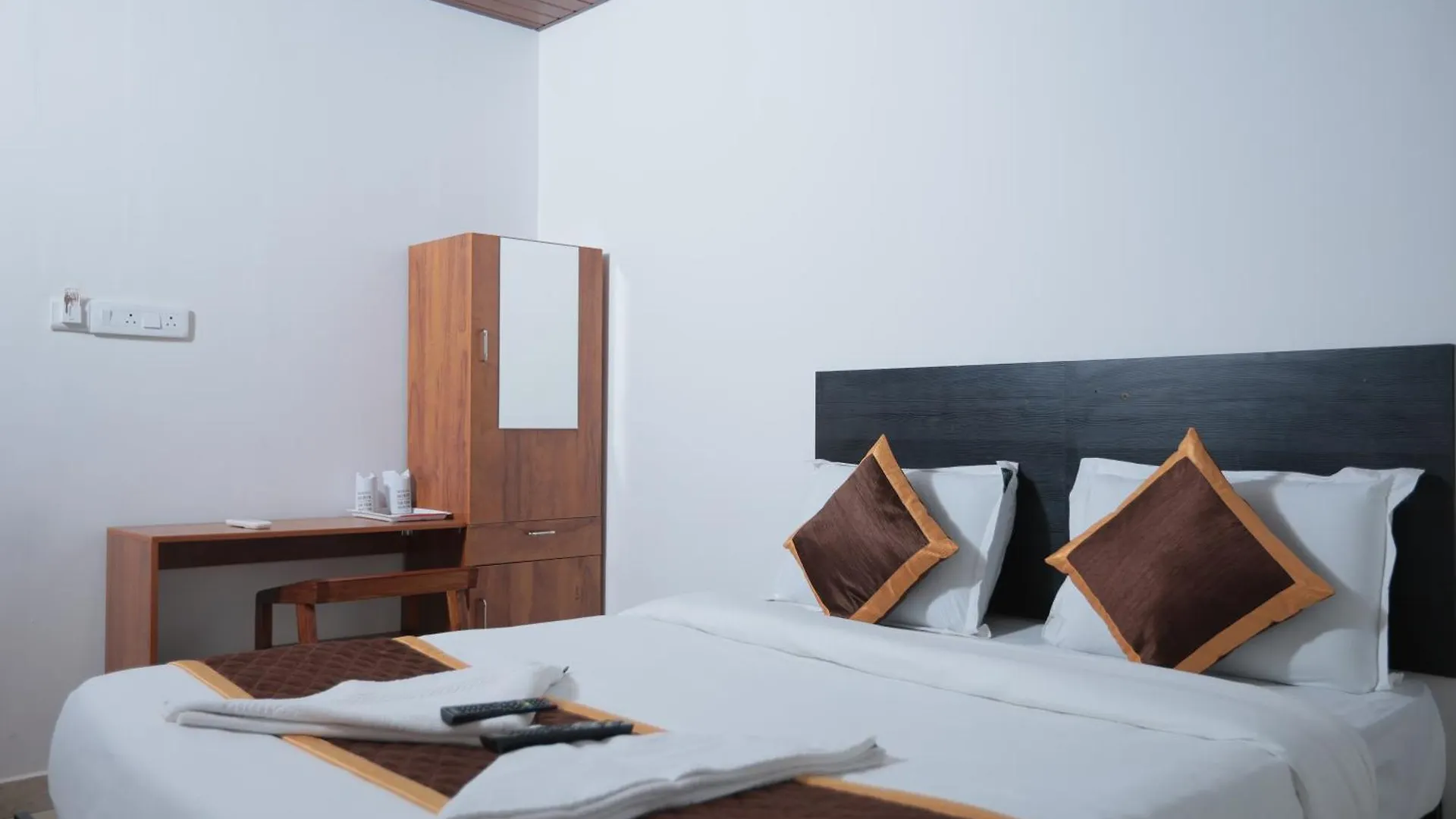 Kochi Gem Suites מלון