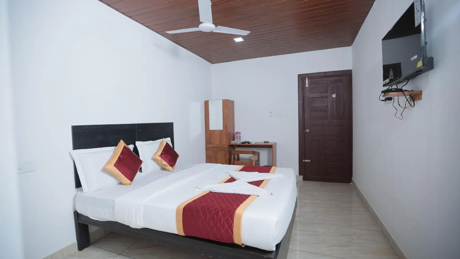 מלון Kochi Gem Suites