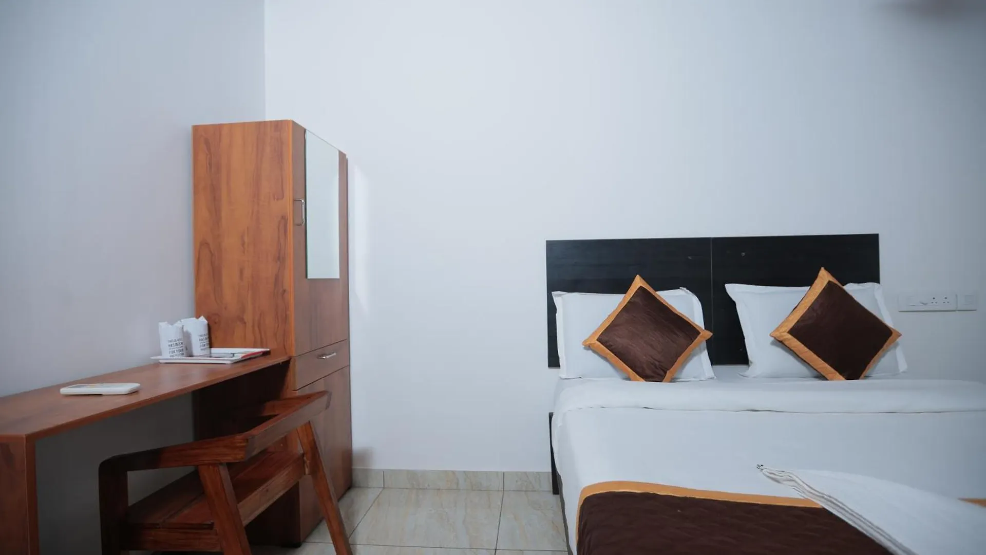 Hotel Gem Suites Kochi